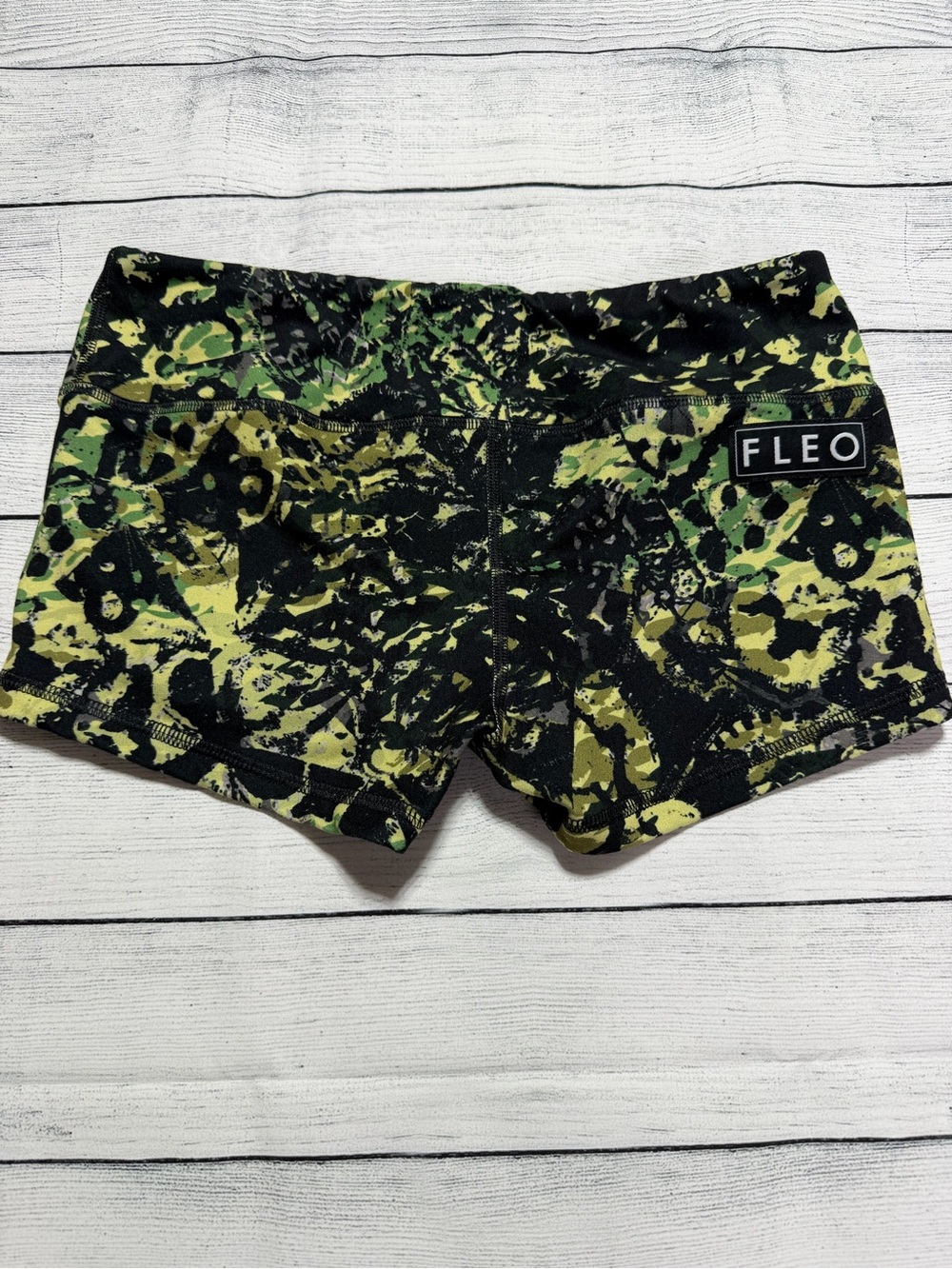 FLEO Yoga Shorts Women's M Black and green 3" Booty Short Stretch